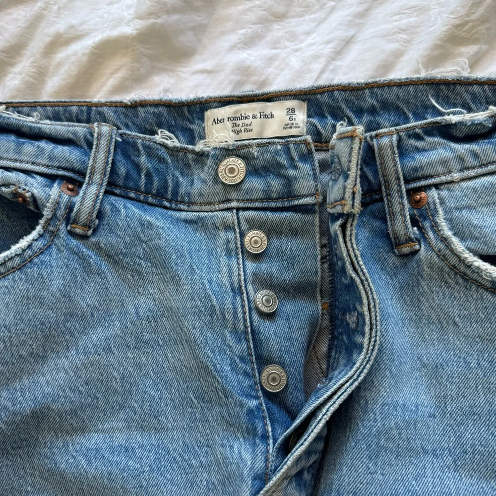 Abercrombie & Fitch The Dad High Rise Jeans - Picture 5 of 11